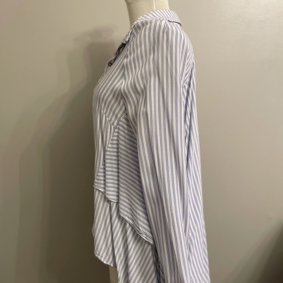 Adorable asymmetrical blouse - Picture 2 of 7